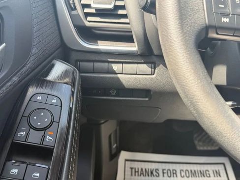 Used 2023 Nissan Rogue SV AWD/4WD image 14