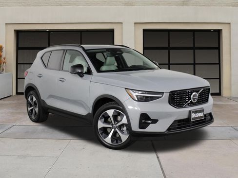 Certified 2026 Volvo XC40 B5 Plus w/ Protection Package Premier image 34