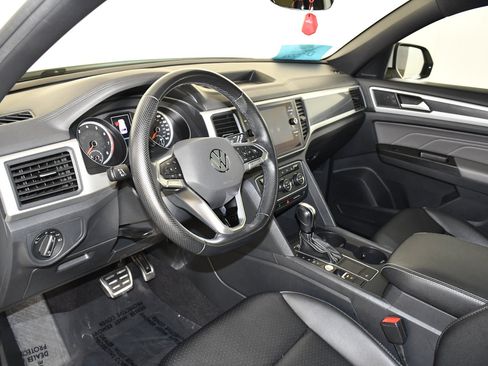 Used 2021 Volkswagen Atlas Cross Sport SE w/ Panoramic Sunroof Package FWD image 35