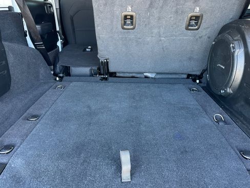 Used 2023 Jeep Wrangler Unlimited Rubicon image 17