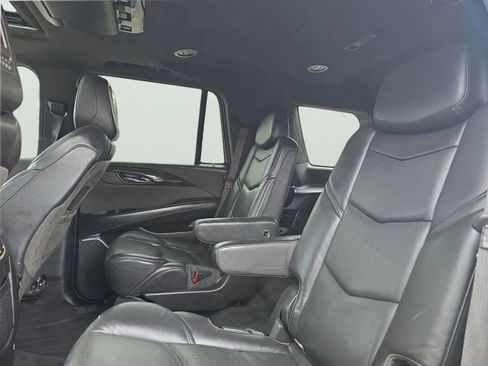 Used 2019 Cadillac Escalade Platinum AWD/4WD image 11