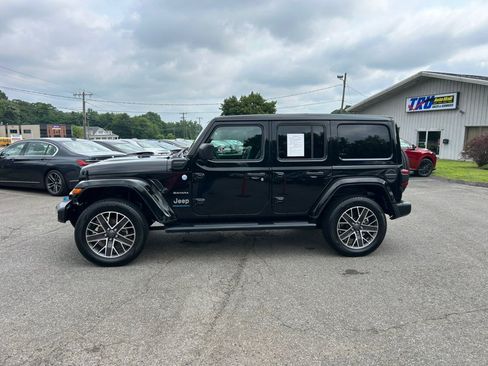 Used 2023 Jeep Wrangler Unlimited Sahara w/ Cold Weather Group AWD/4WD image 3