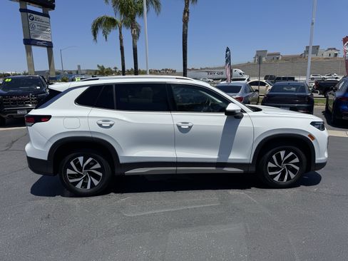 Certified 2025 Volkswagen Tiguan S FWD image 9