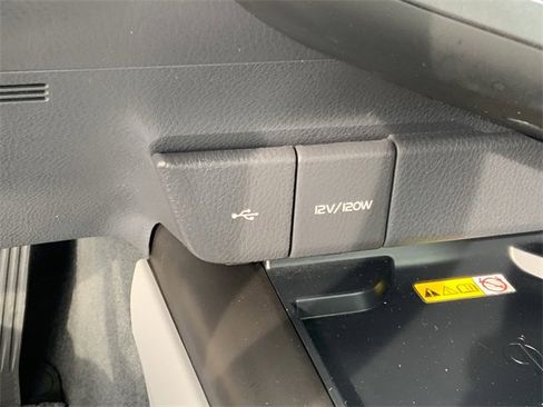 Used 2022 Toyota Camry XLE image 20