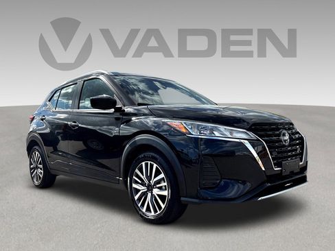 Used 2024 Nissan Kicks SV image 1