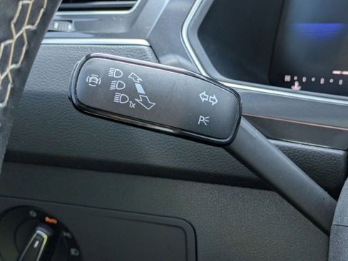 Used 2024 Volkswagen Tiguan SE image 12