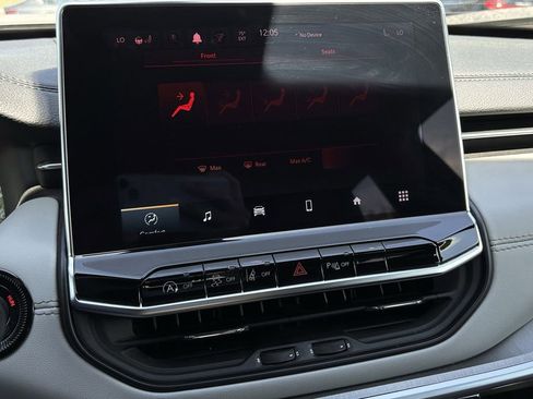 Used 2025 Jeep Compass Limited image 20