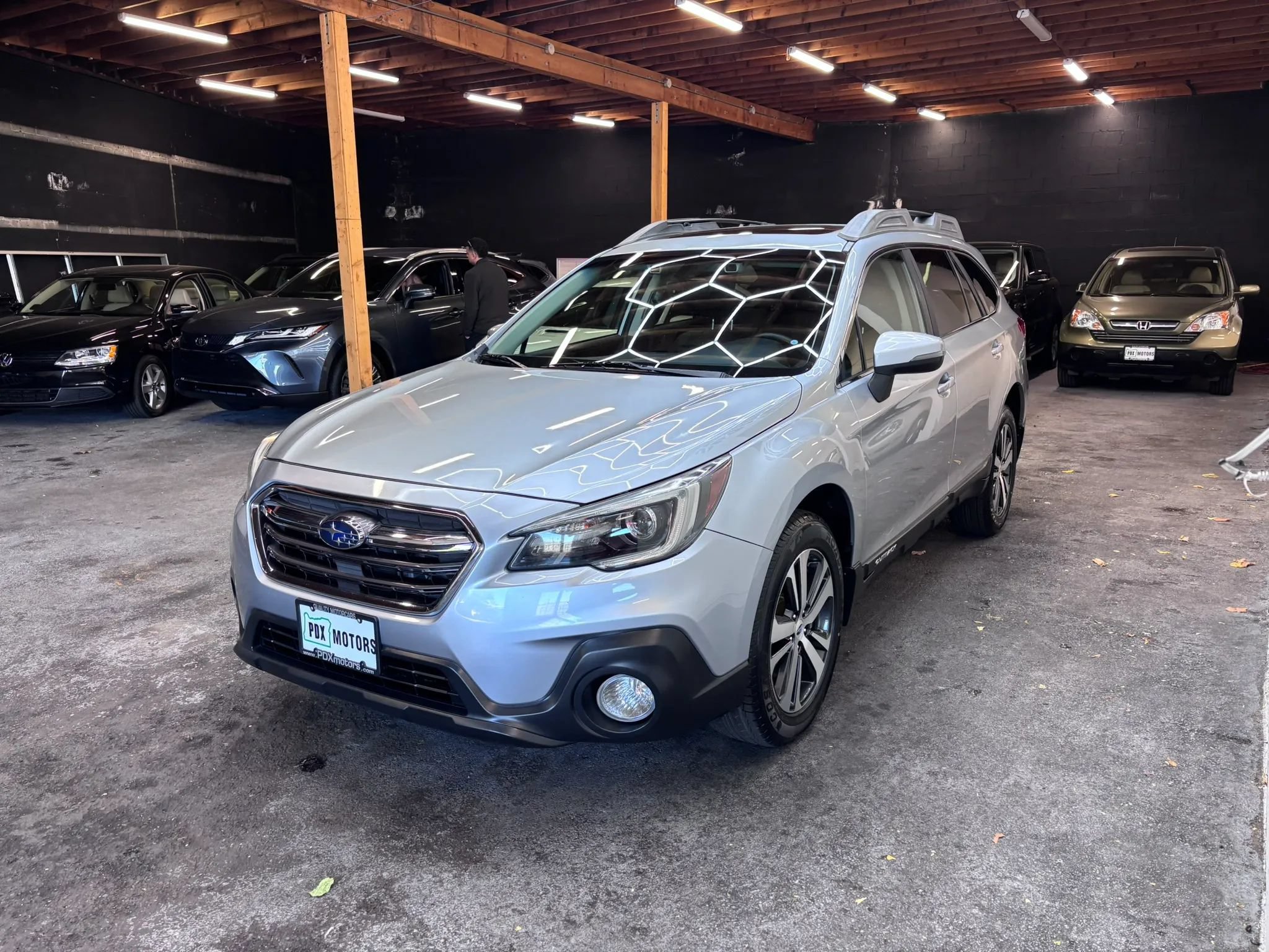 Used 2018 Subaru Outback 2.5i Limited AWD/4WD image 3