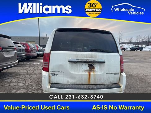 Used 2009 Chrysler Town & Country Touring image 10