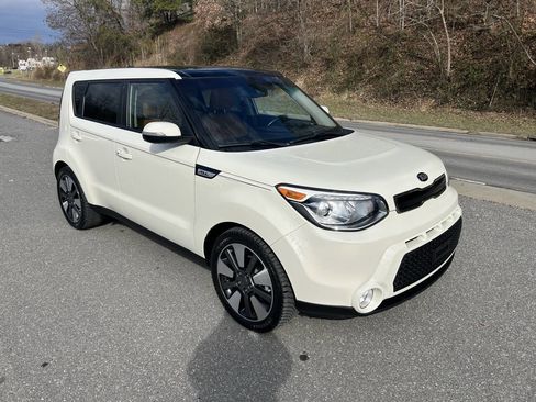 Used 2016 Kia Soul ! w/ Premium Package image 9