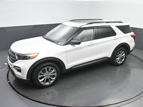 Used 2022 Ford Explorer XLT w/ Equipment Group 202A AWD/4WD image 39