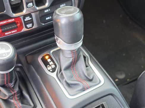 Used 2021 Jeep Wrangler Unlimited Rubicon AWD/4WD image 31