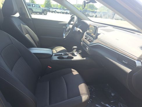 Used 2025 Nissan Altima 2.5 SV FWD image 10