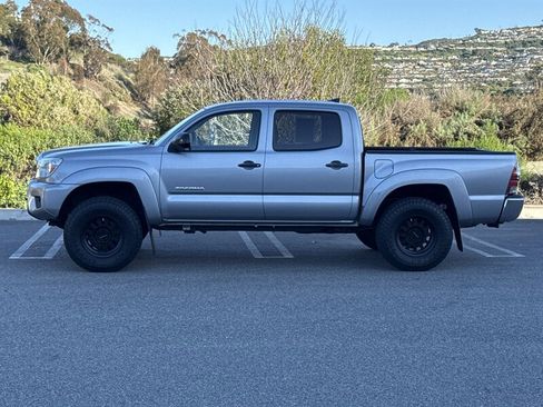 Used 2014 Toyota Tacoma PreRunner w/ TRD Off-Road Package image 4