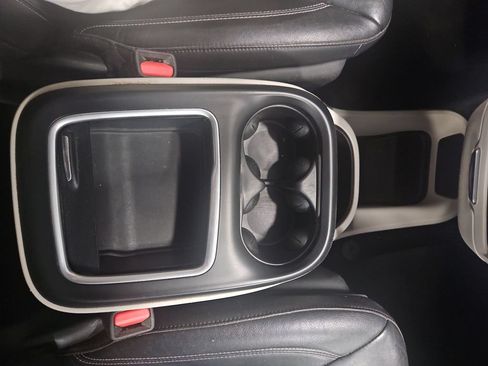 Used 2022 Chrysler Pacifica Touring-L FWD image 40