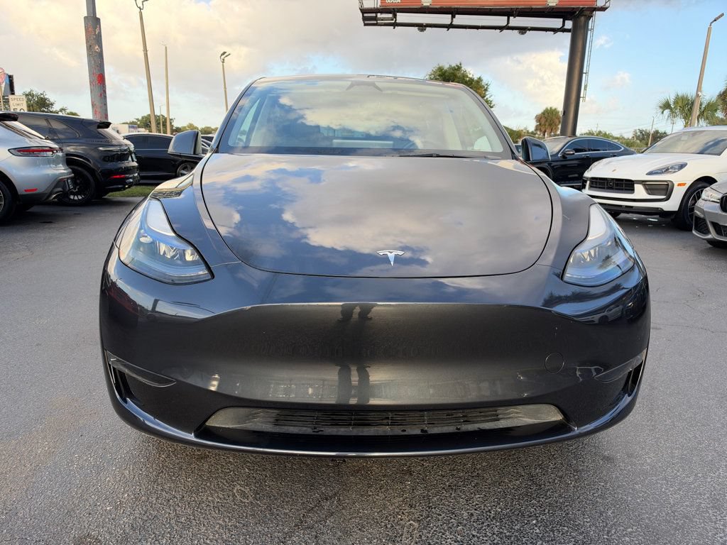 Used 2025 Tesla Model Y Long Range RWD image 3