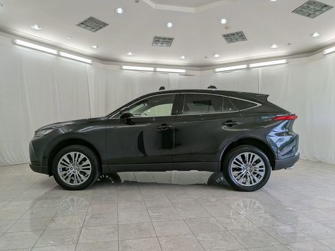 Used 2022 Toyota Venza XLE AWD/4WD image 5