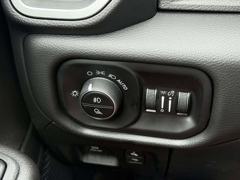 New 2026 RAM 1500 4x4 Crew Cab image 27