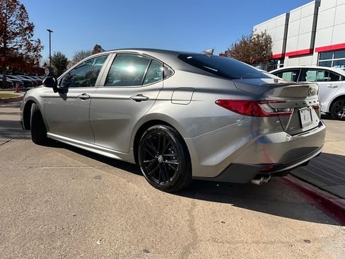 Used 2025 Toyota Camry SE image 8