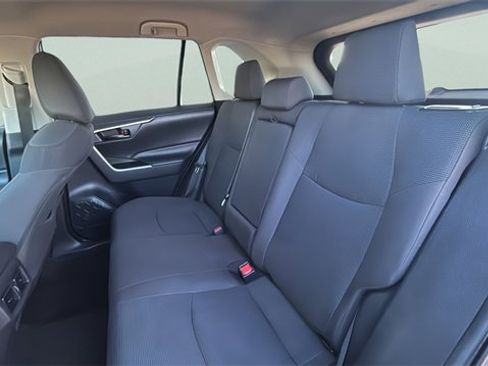 Used 2019 Toyota RAV4 LE image 34
