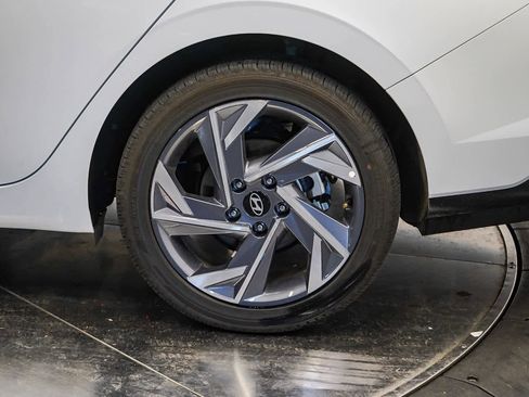 Used 2025 Hyundai Elantra SEL image 10