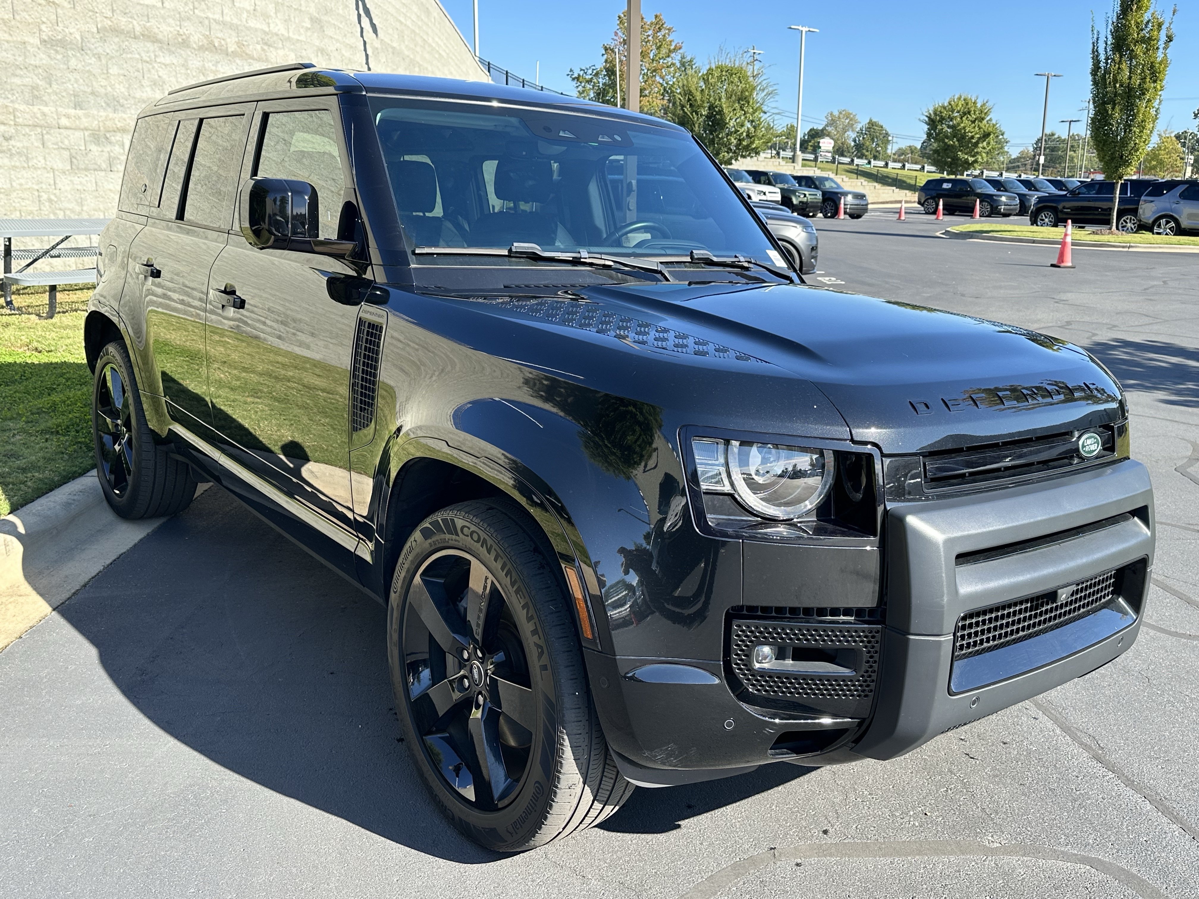 Used 2024 Land Rover Defender 110 X-Dynamic SE AWD/4WD image 10