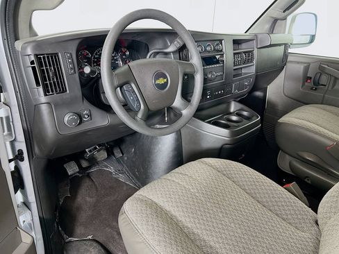 Certified 2025 Chevrolet Express 3500 LT w/ LT Preferred Equipment Group RWD image 9