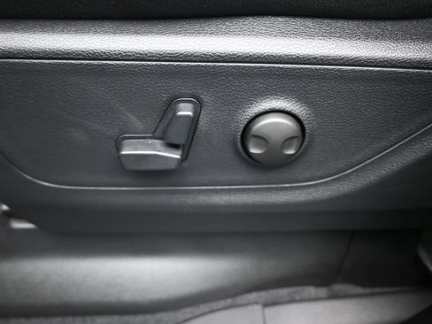 New 2026 RAM 1500 4x4 Crew Cab image 33