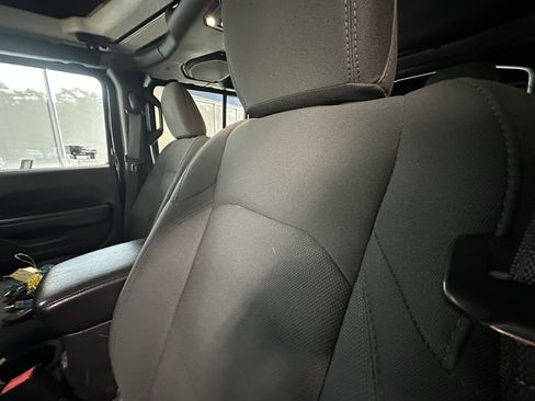 Used 2018 Jeep Wrangler Unlimited Sport S AWD/4WD image 10