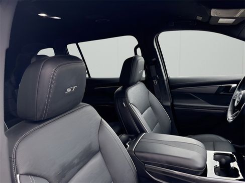 Used 2025 Buick Enclave Sport Touring image 22