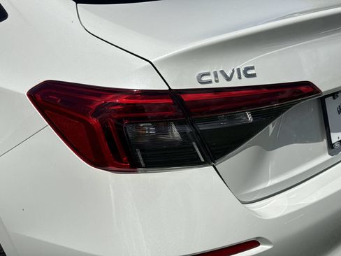 Used 2023 Honda Civic Sport image 11