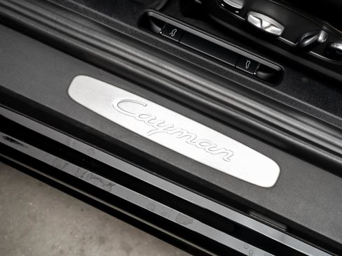 Certified 2018 Porsche 718 Cayman RWD image 24