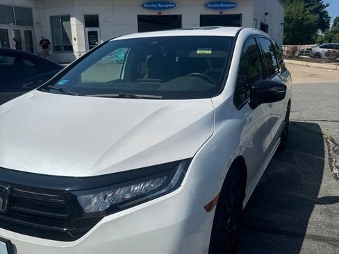 Used 2023 Honda Odyssey Sport image 1