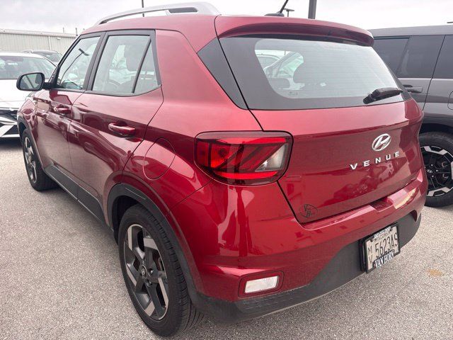 Certified 2024 Hyundai Venue SEL FWD image 4