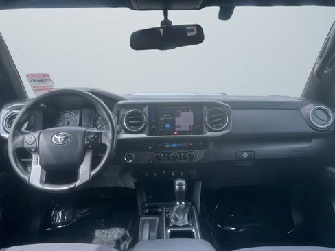 Used 2016 Toyota Tacoma TRD Sport image 9