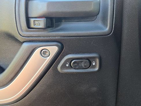 Used 2012 Jeep Wrangler Unlimited Sahara w/ Dual Top Group image 26