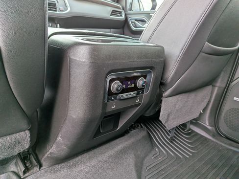 Used 2022 Chevrolet Tahoe LT w/ Luxury Package AWD/4WD image 19