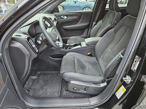 Used 2023 Volvo C40 P8 Recharge Ultimate w/ Protection Package Premier image 23