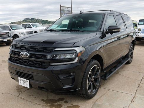 Used 2023 Ford Expedition Max Limited AWD/4WD image 2