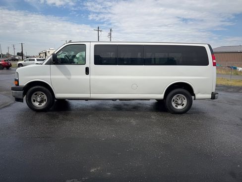 Used 2018 Chevrolet Express 3500 LT w/ LT Preferred Equipment Group RWD image 2