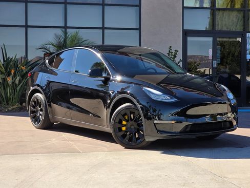 Used 2021 Tesla Model Y Long Range image 3