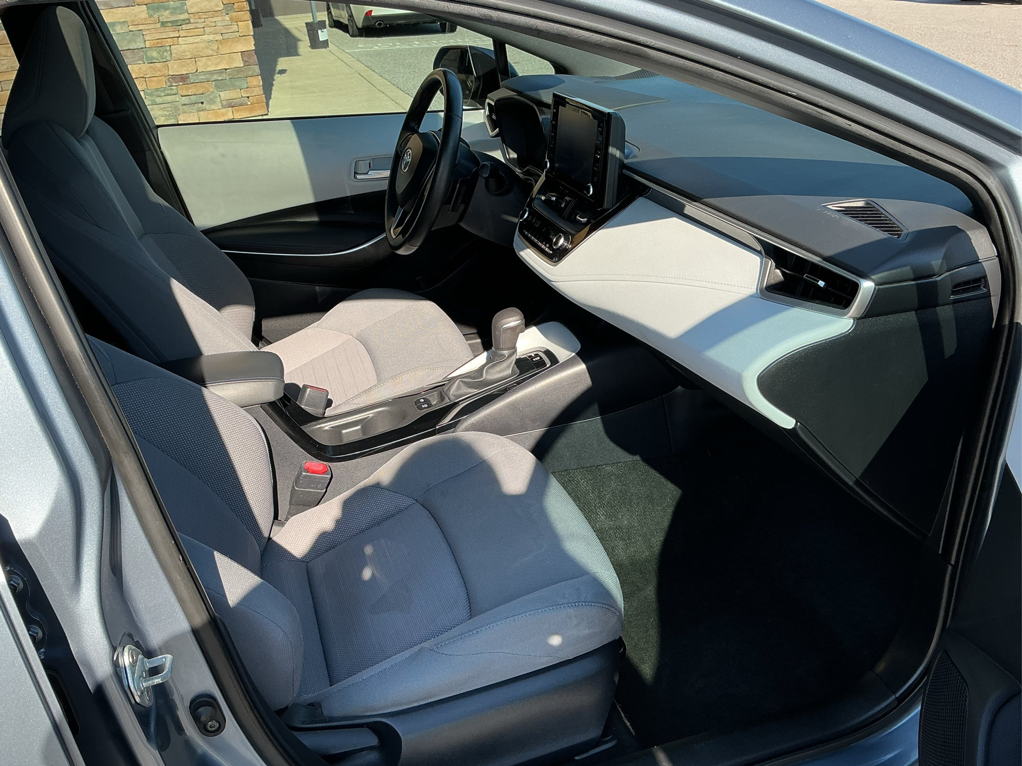 Used 2022 Toyota Corolla SE w/ SE Premium Package FWD image 19