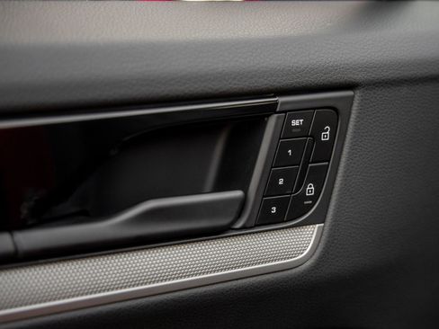 Certified 2024 Porsche Cayenne Coupe AWD/4WD image 21