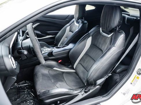 Used 2019 Chevrolet Camaro SS RWD image 6
