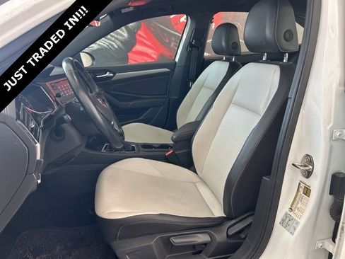 Used 2021 Volkswagen Jetta R-Line image 9