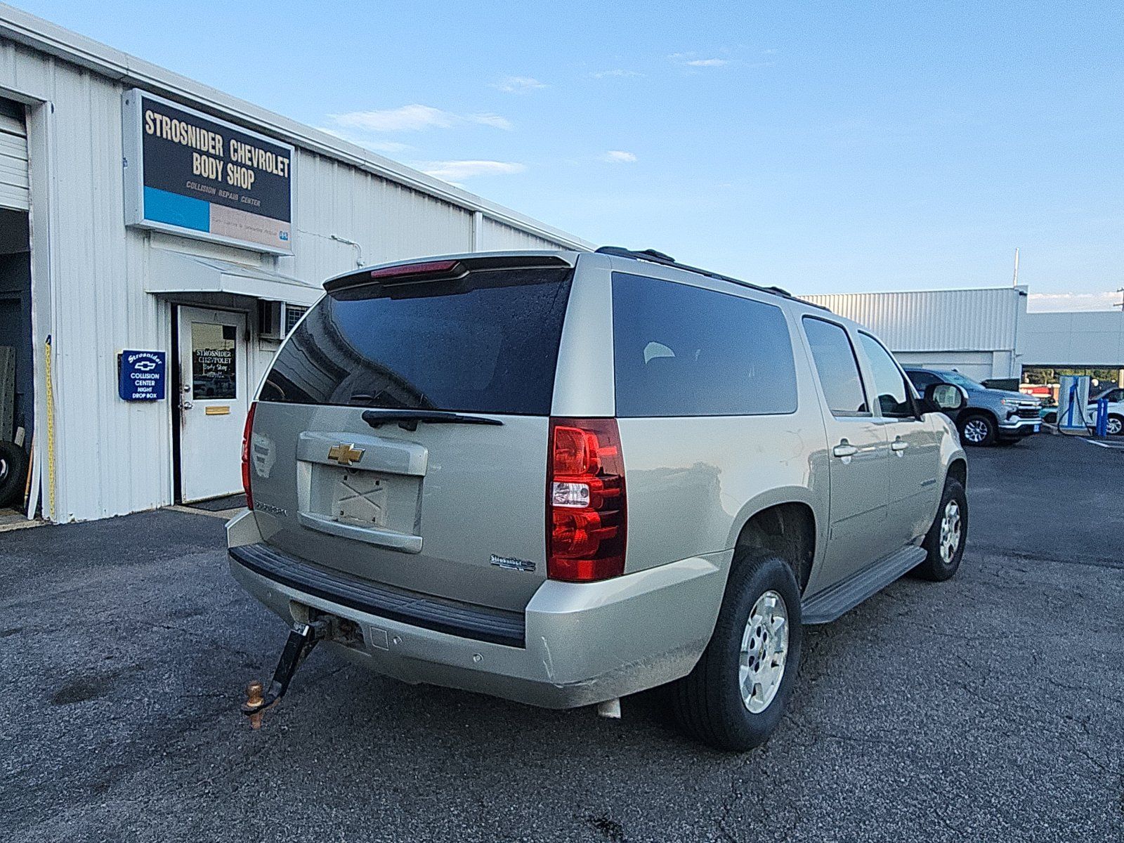 Used 2013 Chevrolet Suburban LS w/ Convenience Package 1 AWD/4WD image 5