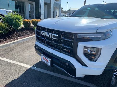 Used 2023 GMC Canyon AT4 w/ AT4 Premium Package AWD/4WD image 3