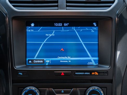 Certified 2017 Ford Explorer XLT w/ Equipment Group 202A image 27