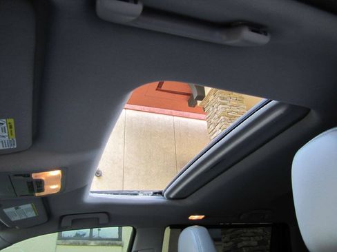 Used 2016 Toyota Highlander XLE FWD image 17