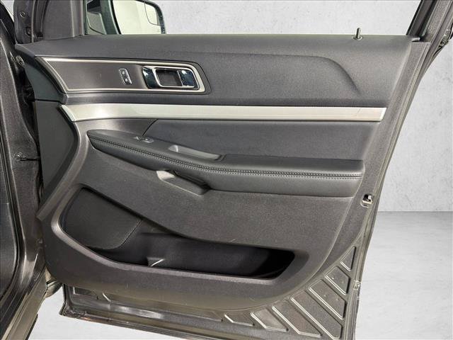 Used 2016 Ford Explorer XLT w/ Equipment Group 202A FWD image 15